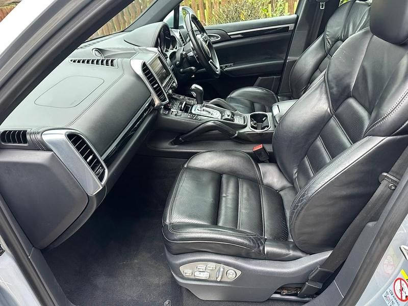 Used Porsche Cayenne 262 HP (192 kW) 2015 Silver SUV