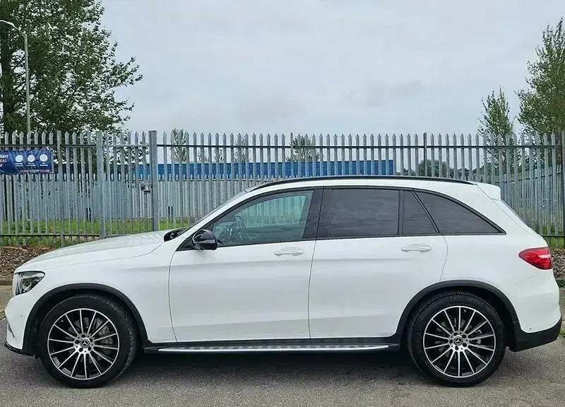 Second-hand Mercedes GLC220 Premium Plus 170 CP (125 kW) 2019 Alb SUV