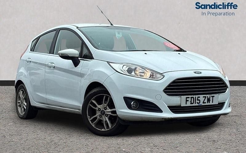 Used Ford Fiesta Zetec 101 HP (74 kW) 2017 White Hatchback
