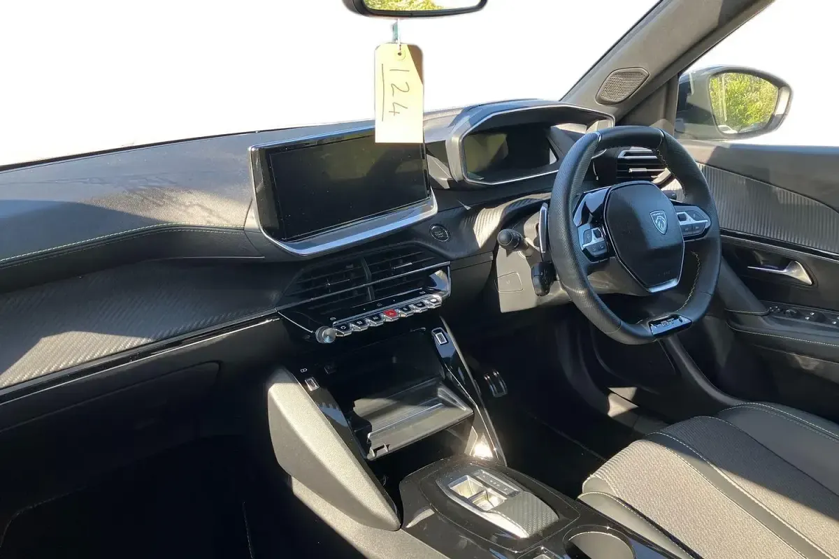 Used Peugeot 2008 GT 136 HP (100 kW) 2025 White SUV