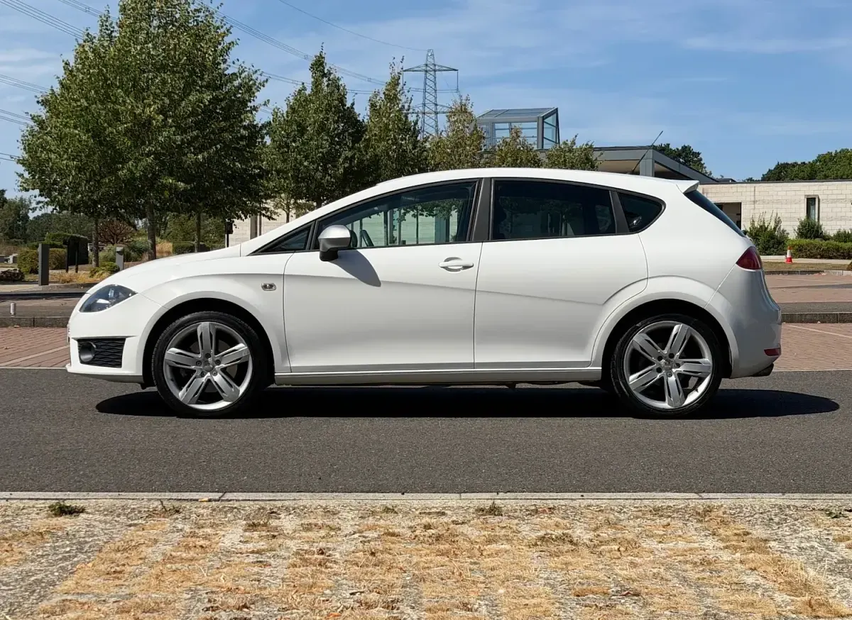 Used Seat Leon FR 167 HP (122 kW) 2010 White Hatchback