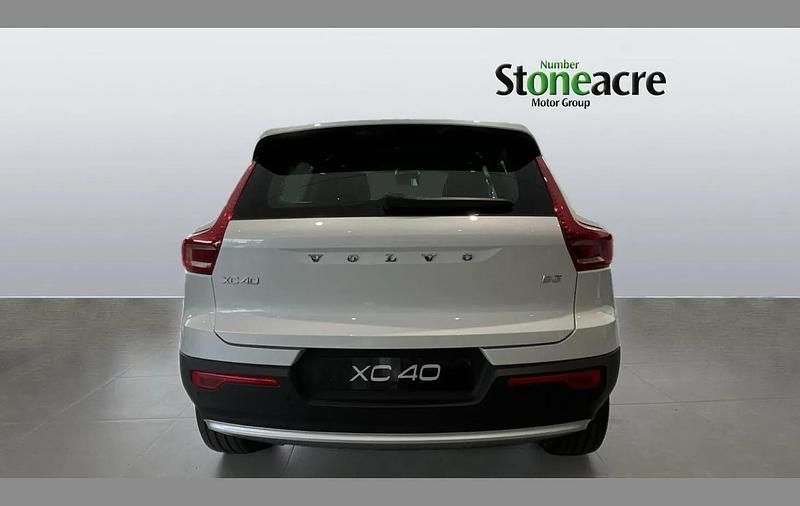 Used Volvo XC40 Core 161 HP (118 kW) 2025 White SUV