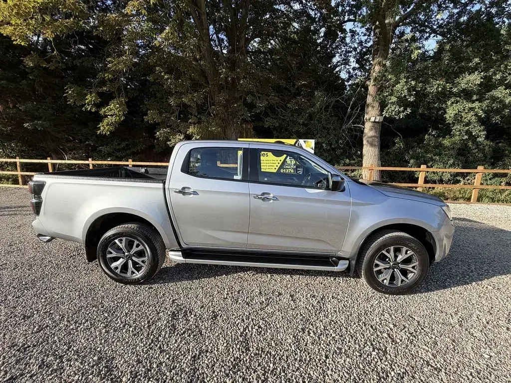 Used Isuzu Pick up 164 HP (120 kW) 2024 Silver Pickup