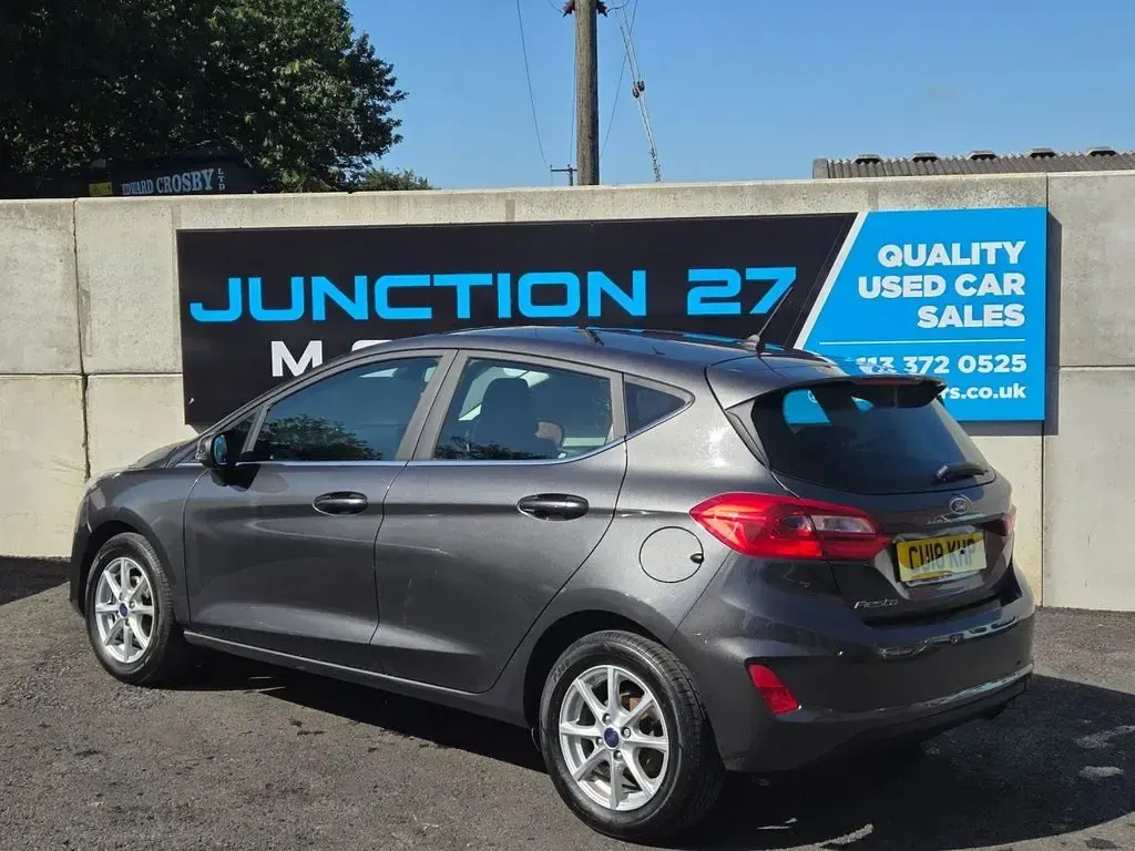 Used Ford Fiesta Zetec 100 HP (73 kW) 2018 Grey Hatchback