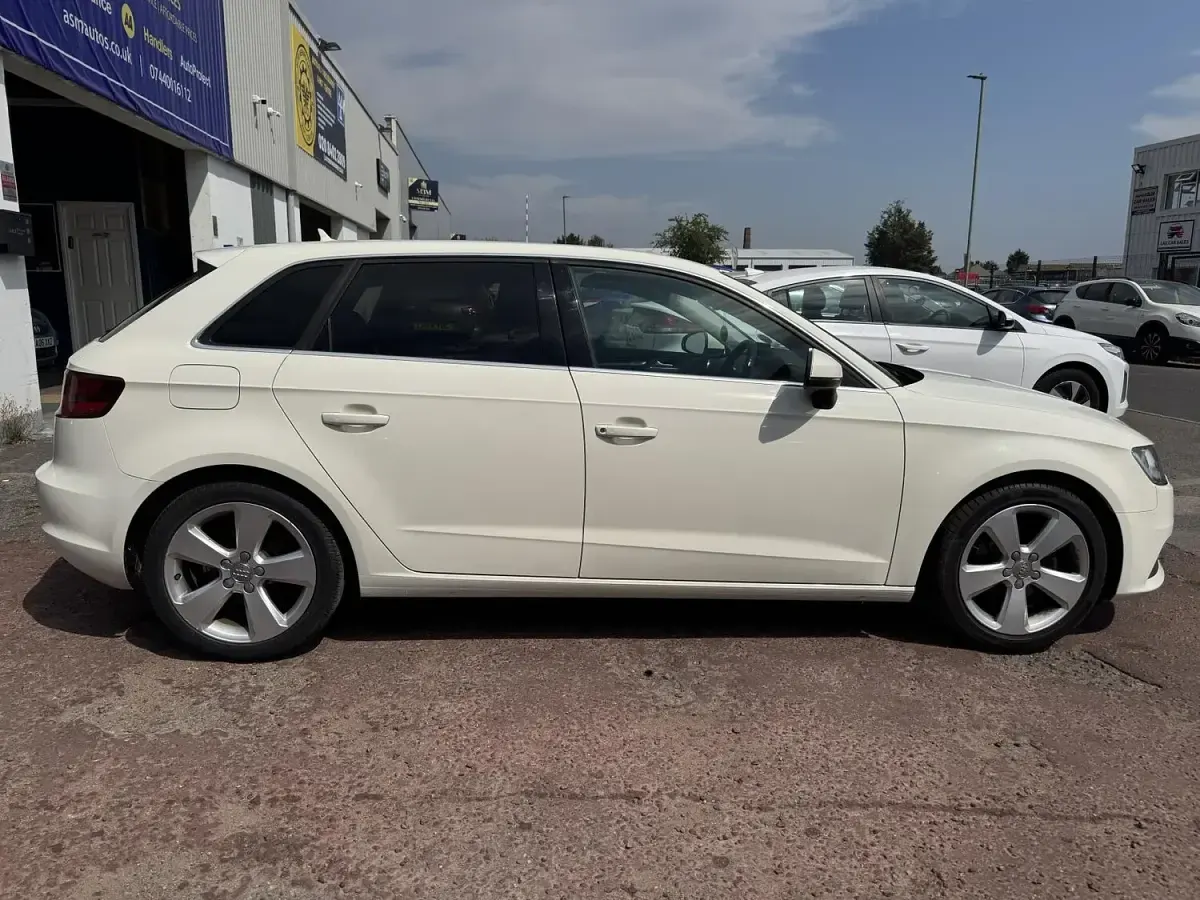Used Audi A3 Sport 148 HP (108 kW) 2014 White Hatchback