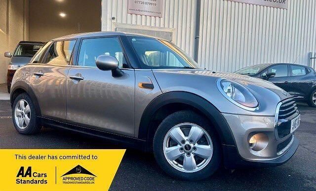 Silver Used 2017 Mini Cooper Hatch Hatchback | £9,495 (Good price) - Image 1/4