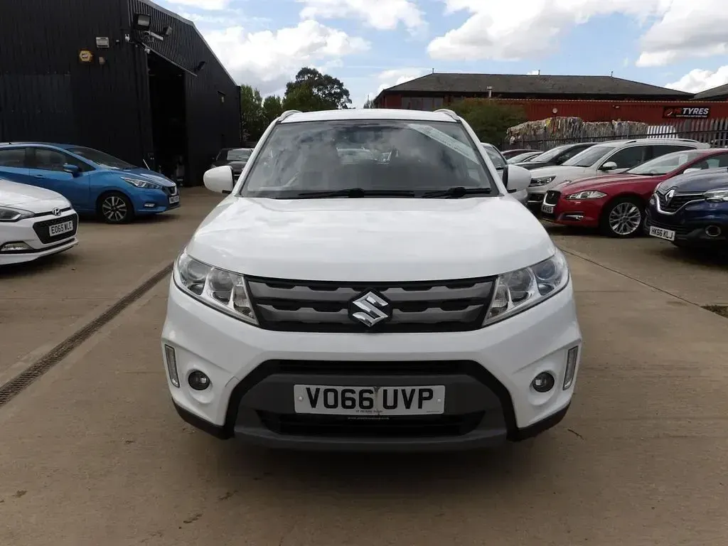 Used Suzuki Vitara SZ4 120 HP (88 kW) 2016 White SUV