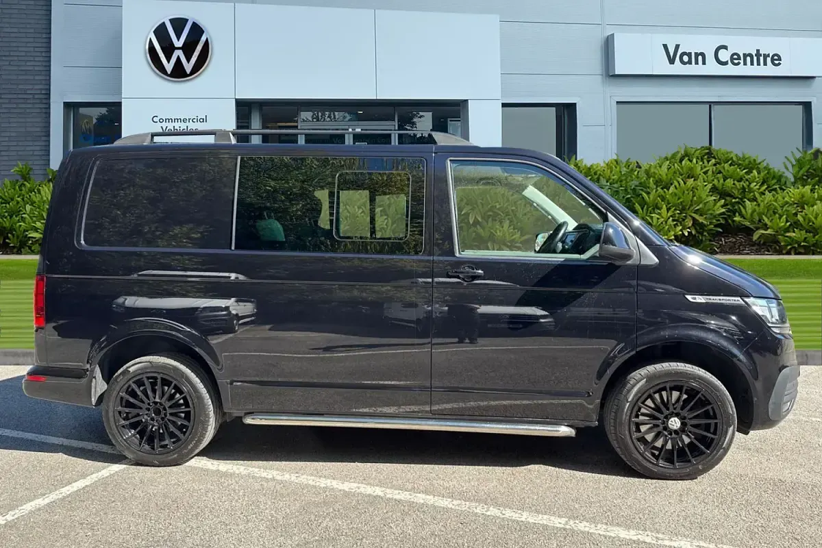 Używany VW Transporter Highline 2023 Czarny Van