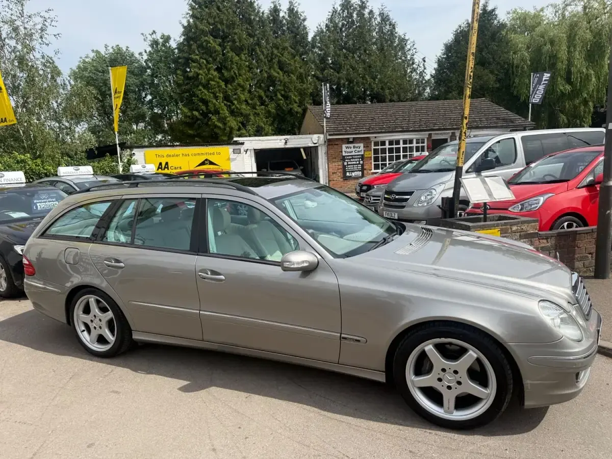 Used Mercedes E500 Avantgarde 301 HP (221 kW) 2004 Silver Estate