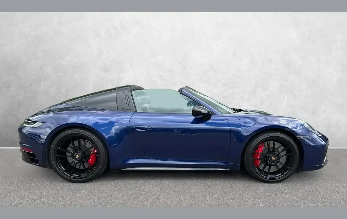 Begagnad Porsche 911 480 HK (353 kW) 2024 Blå Cab