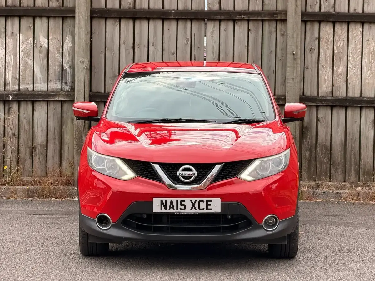 Used Nissan Qashqai N-TEC 110 HP (80 kW) 2015 Red SUV