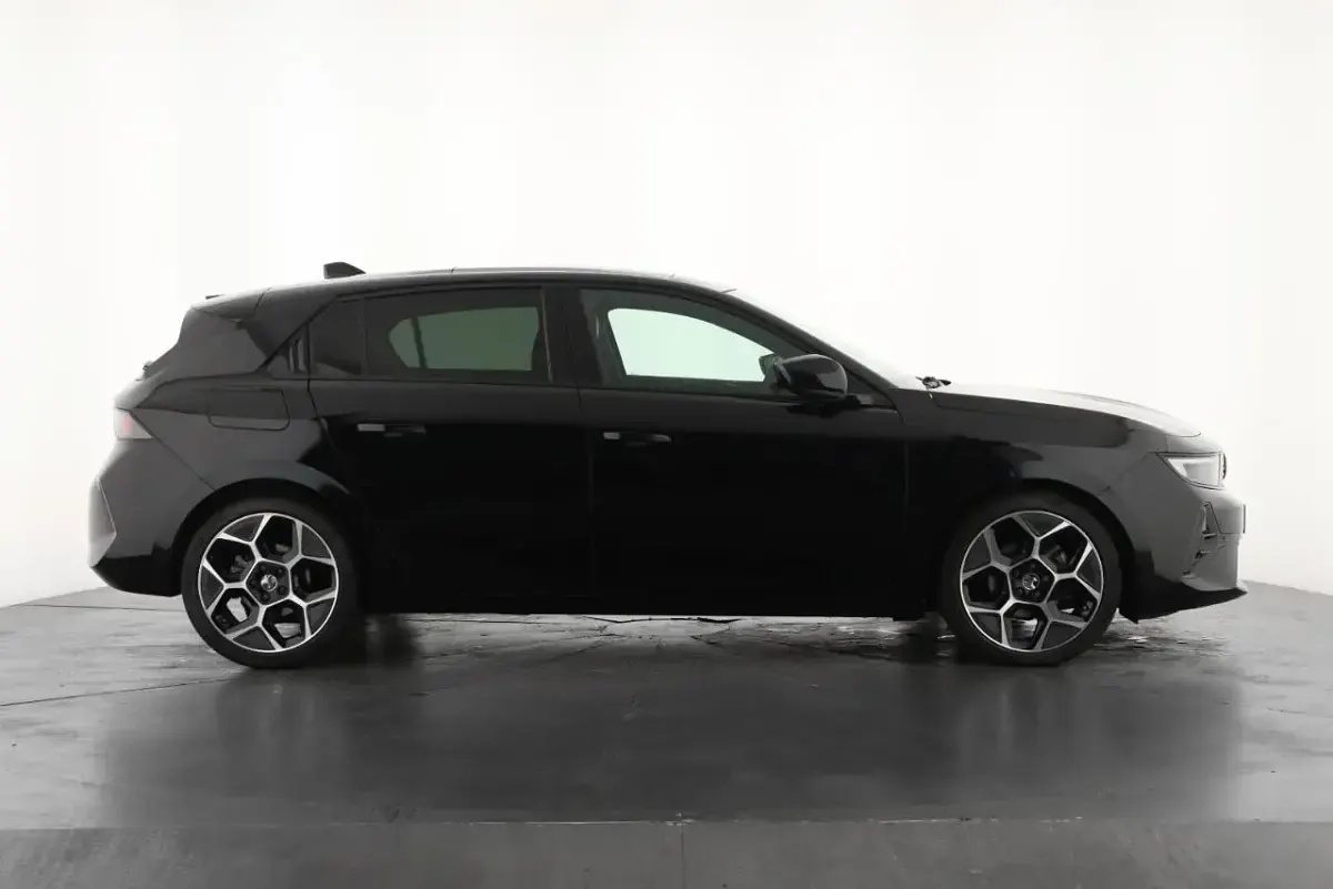 Used Vauxhall Astra Ultimate 128 HP (94 kW) 2025 Black Hatchback