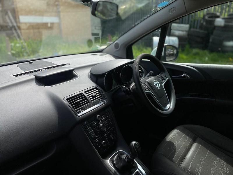 Second-hand Vauxhall Meriva Edition 2011 Alb Monovolum