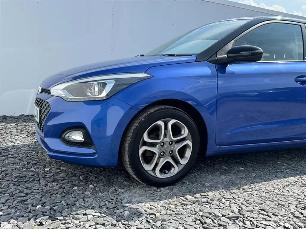 Used Hyundai i20 84 HP (61 kW) 2020 Blue Hatchback