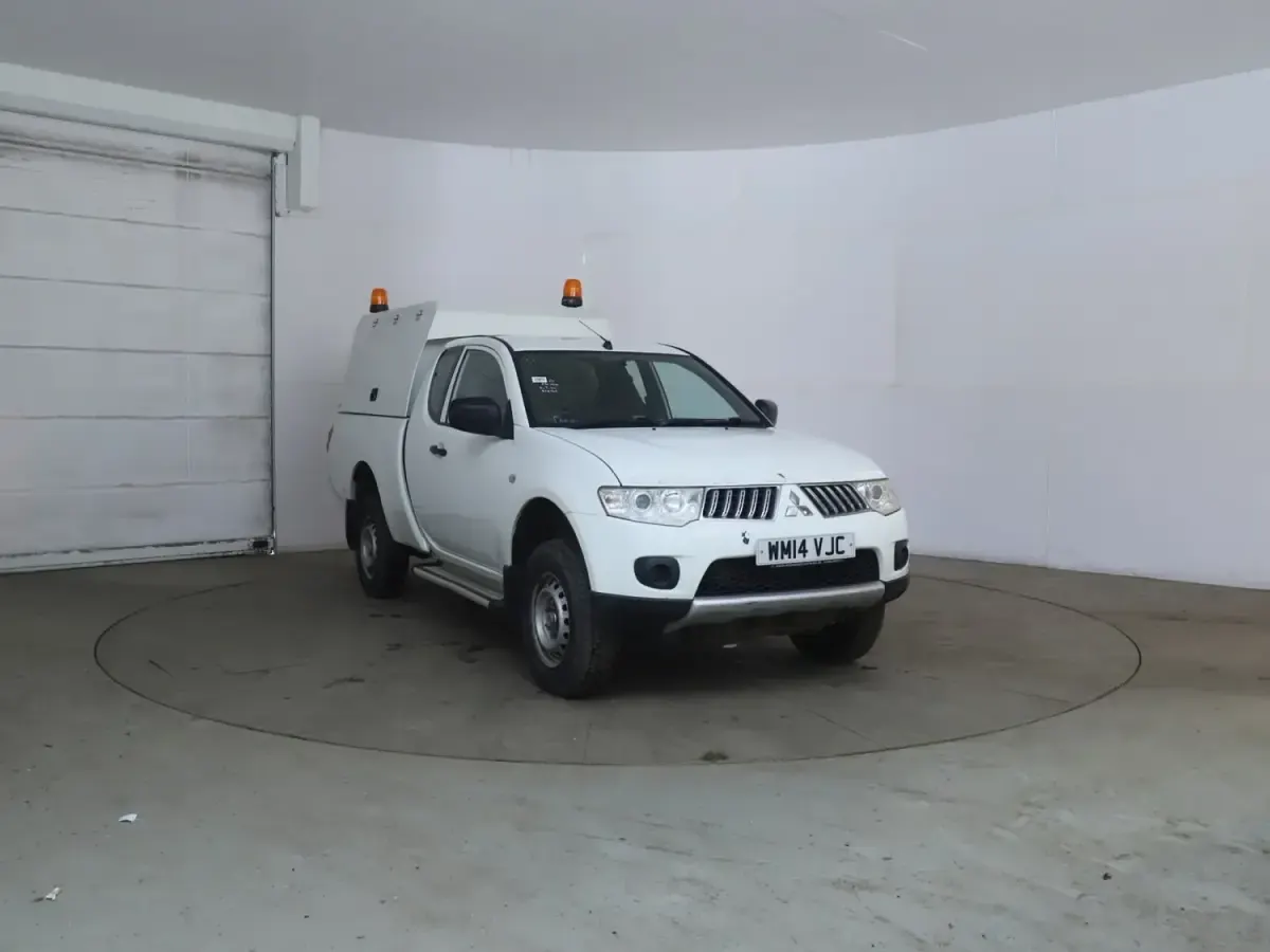 Käytetty Mitsubishi L200 134 HP (98 kW) 2014 Valkoinen Nouto