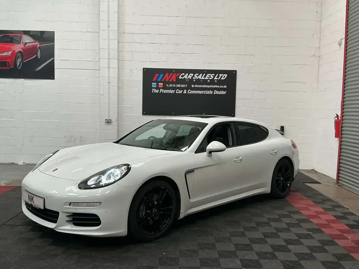 Used Porsche Panamera 300 HP (220 kW) 2013 White Hatchback