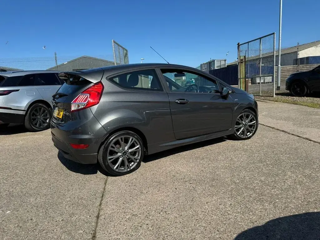 Used Ford Fiesta ST-Line 140 HP (102 kW) 2016 Grey Hatchback