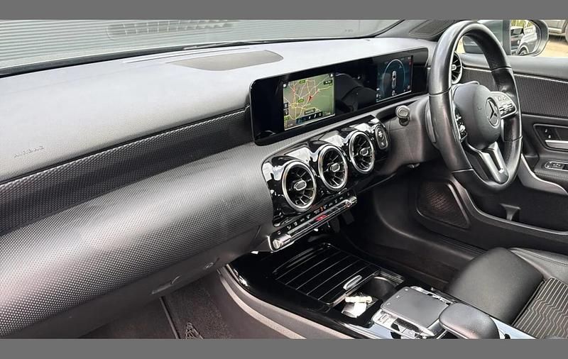 Begagnad Mercedes A180 113 HK (83 kW) 2018 Grå Halvkombi