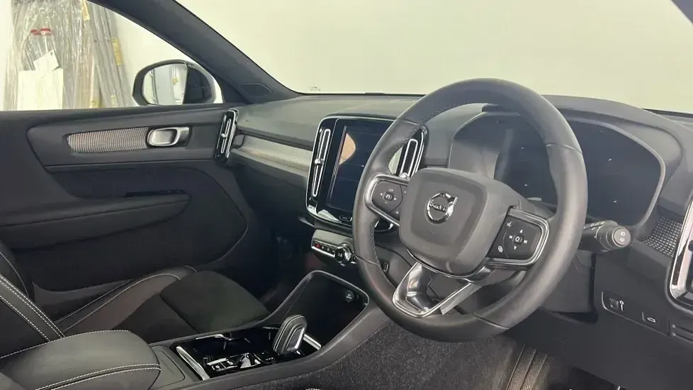 Used Volvo XC40 R-Design 194 HP (142 kW) 2021 Silver SUV