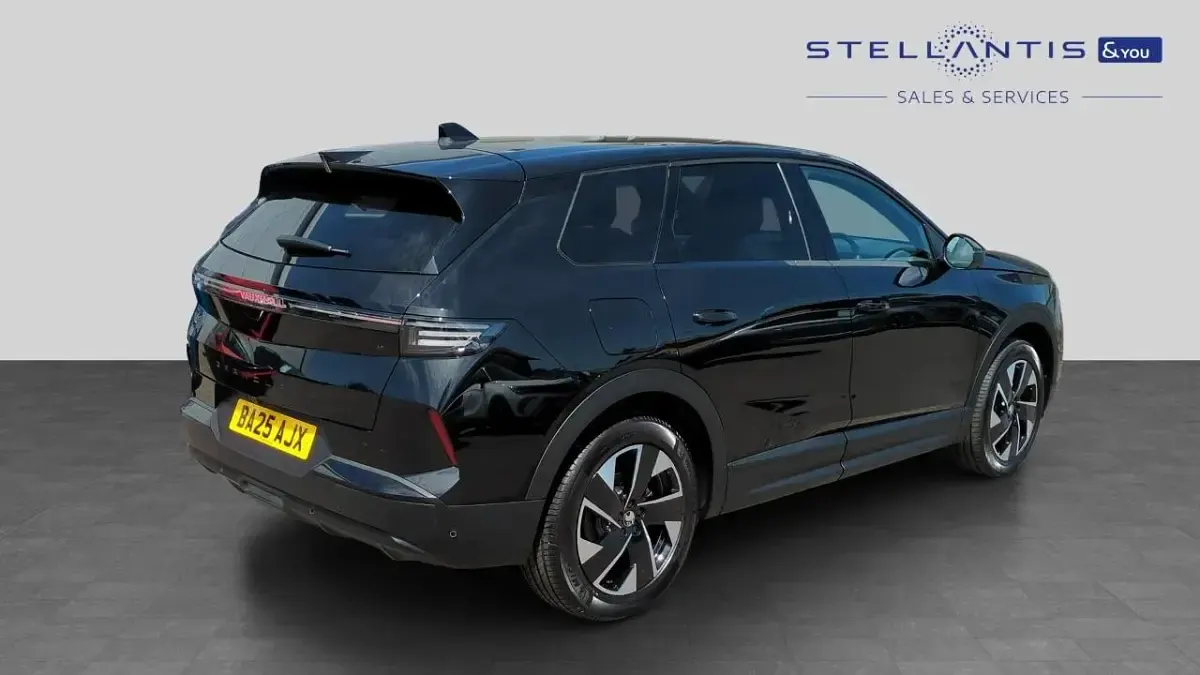 Used Vauxhall Grandland X GSe 143 HP (105 kW) 2025 Black SUV