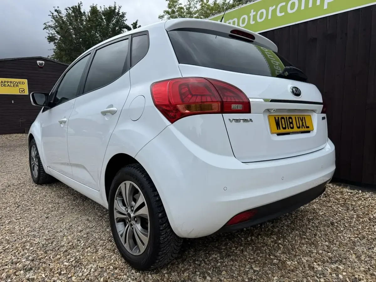 Used Kia Venga 125 HP (91 kW) 2018 White Hatchback