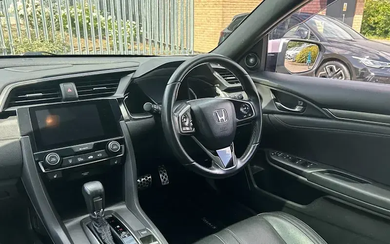 Used Honda Civic EX 129 HP (94 kW) 2017 White Hatchback