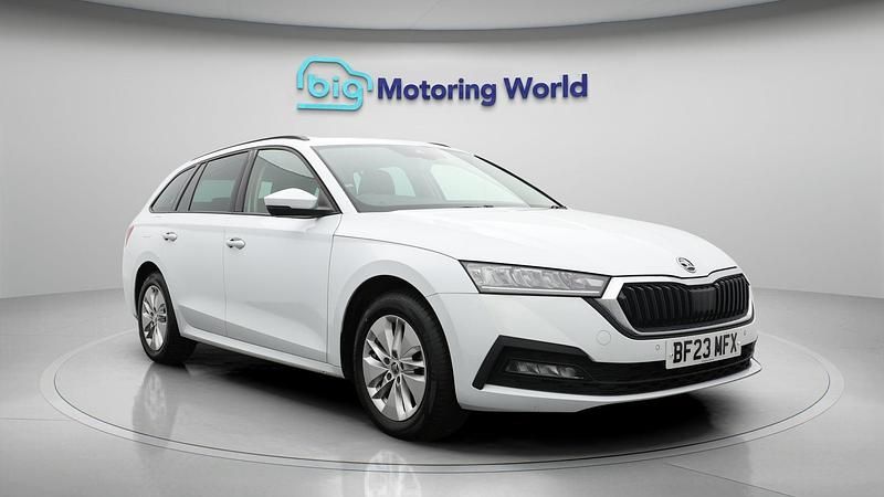 Used Skoda Octavia SE Technology 110 HP (80 kW) 2023 White Estate