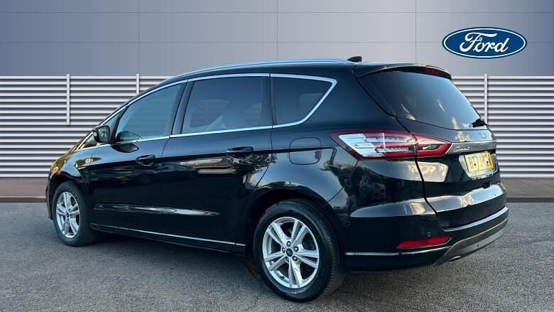 Used Ford S-MAX Titanium 190 HP (139 kW) 2022 Black MPV