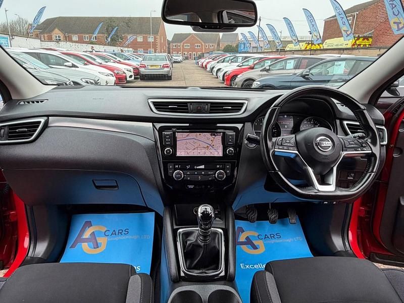 Used Nissan Qashqai N-Connecta 115 HP (84 kW) 2019 Red SUV