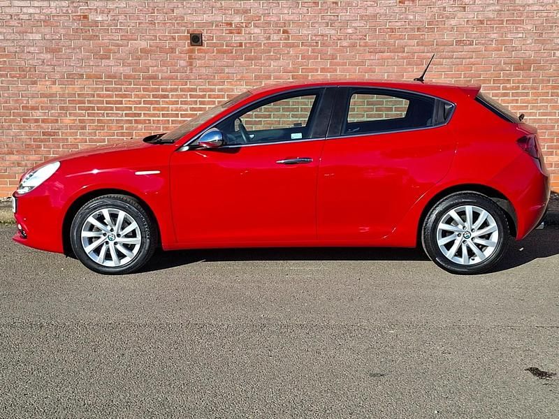 Used Alfa Romeo Giulietta Business 120 HP (88 kW) 2015 Red Hatchback