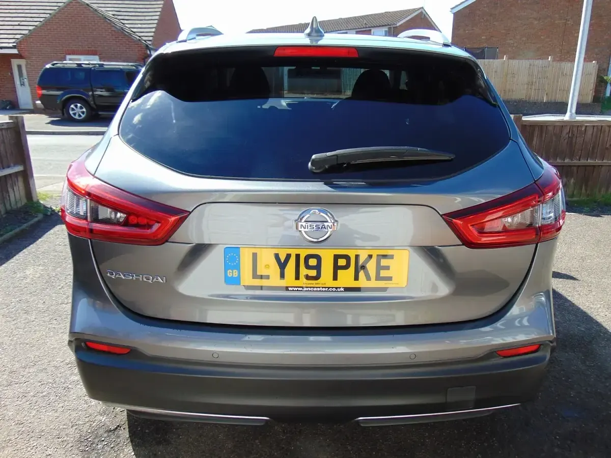 Used Nissan Qashqai N-Connecta 140 HP (102 kW) 2019 Grey SUV
