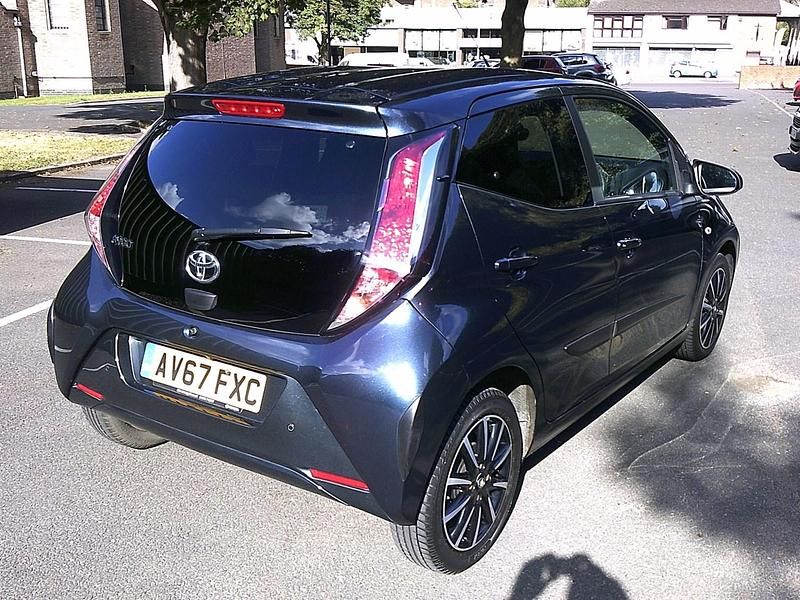 Used Toyota Aygo x-style 2017 Blue Hatchback