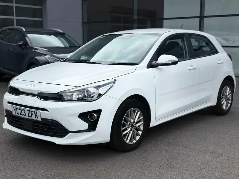 Used Kia Rio 83 HP (61 kW) 2023 White Hatchback