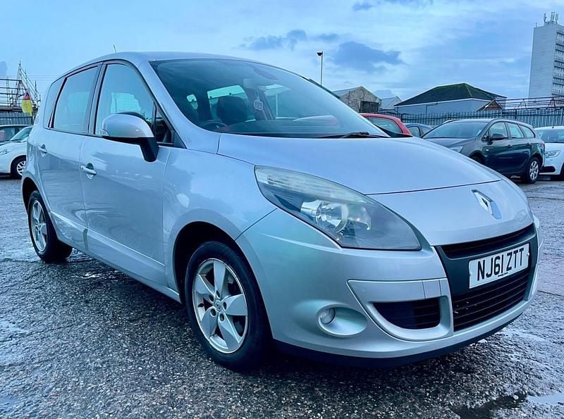 Used Renault Scénic III Dynamique 110 HP (80 kW) 2011 Silver MPV