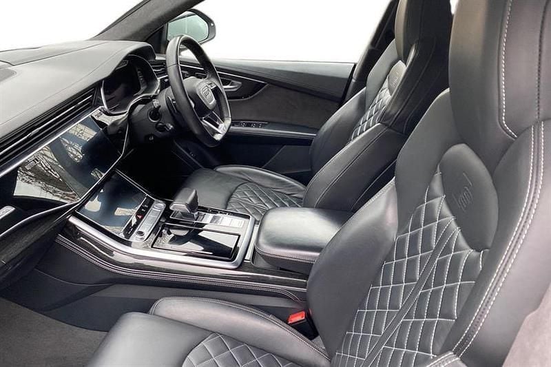 Used Audi Q8 Advanced 286 HP (210 kW) 2018 White SUV