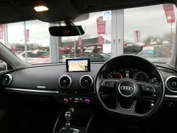 Używany Audi A3 Sport 115 KM (84 kW) 2018 Srebrny Sedan/Limuzyna