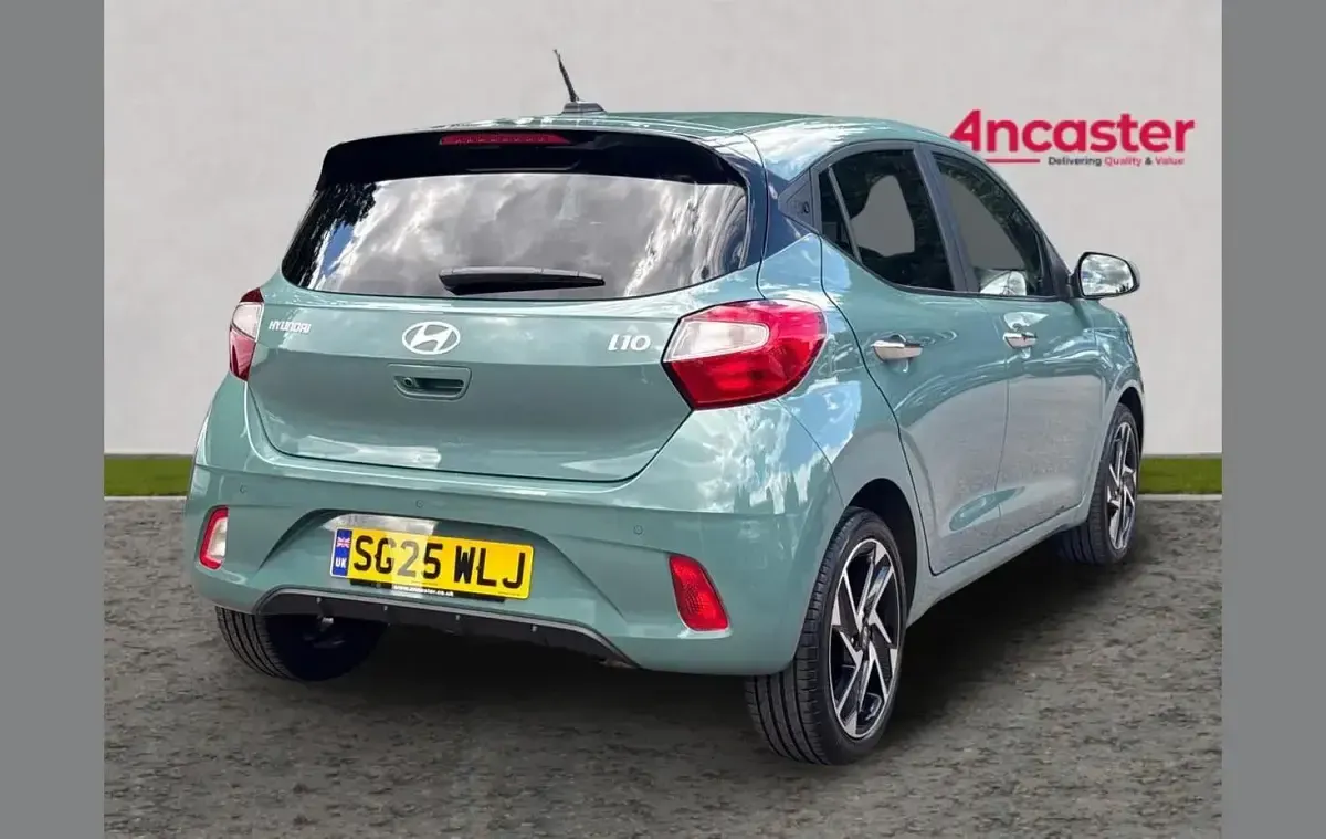 Used Hyundai i10 Premium 61 HP (44 kW) 2025 Green Hatchback
