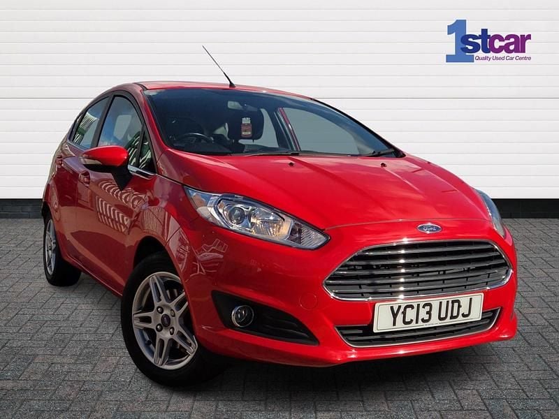 Red Used 2013 Ford Fiesta Zetec Hatchback | £4,789 (Fair price) - Image 1/4