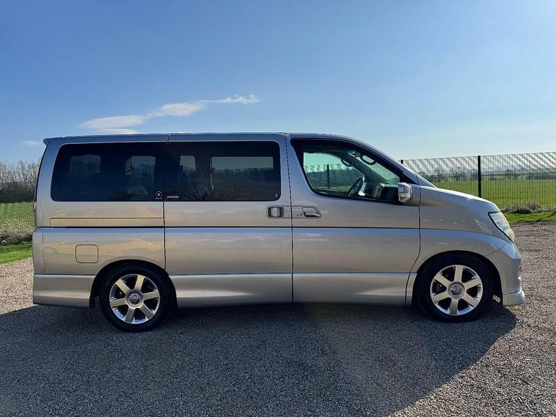 Used Nissan Elgrand 2007 Silver MPV