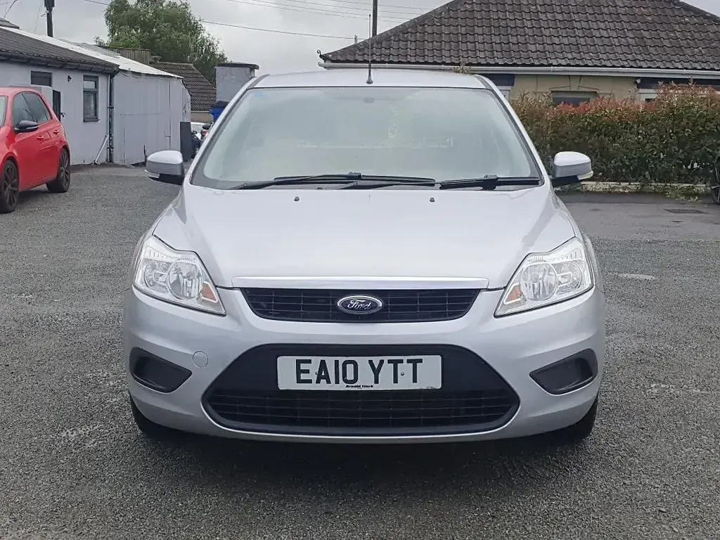 Used Ford Focus Style 99 HP (72 kW) 2010 Silver Hatchback