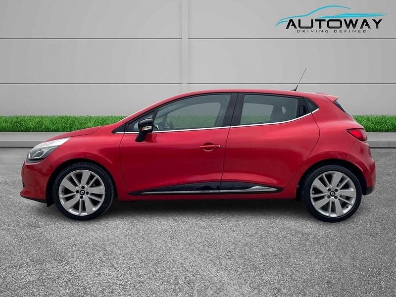Used Renault Clio IV Dynamique 90 HP (66 kW) 2016 Red Hatchback