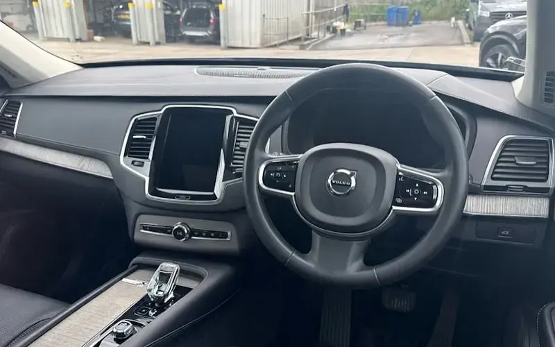 Used Volvo XC90 Plus 250 HP (183 kW) 2025 SUV