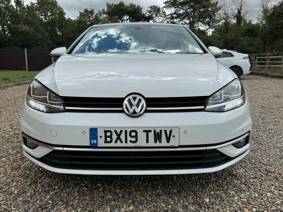 Used VW Golf VII Match 115 HP (84 kW) 2019 White Estate