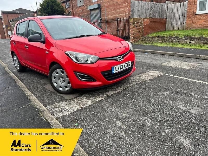 Red Used 2013 Hyundai i20 Classic Hatchback | £3,895 (Fair price) - Image 1/4