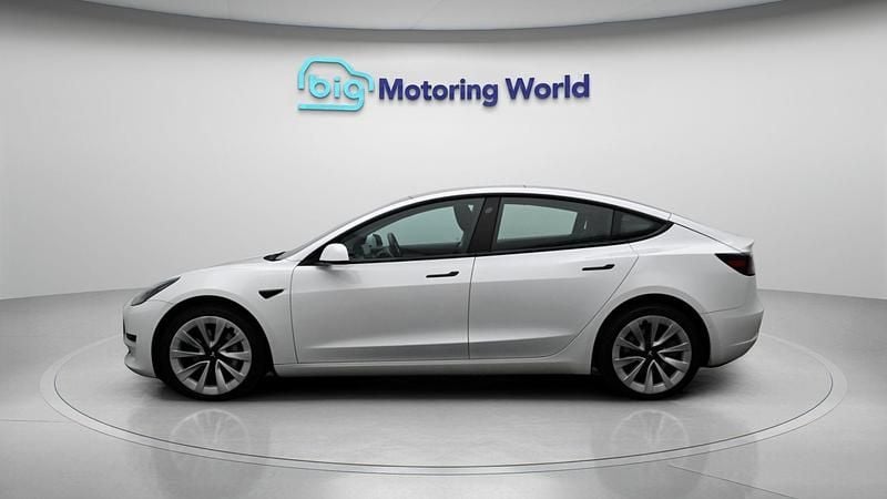 Used Tesla Model 3 Standard Range Plus 239 kW (325 HP) 2021 White Sedan