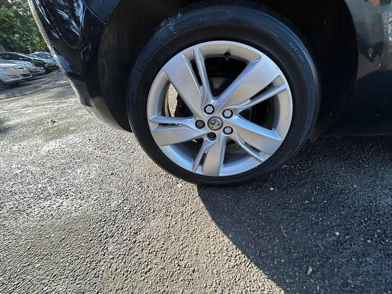 Used Vauxhall Astra SRi 2014 Metallic black Hatchback