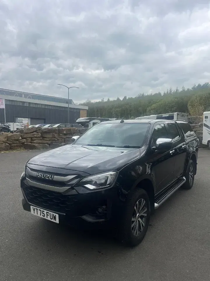 Used Isuzu D-Max 2025 Black Pickup