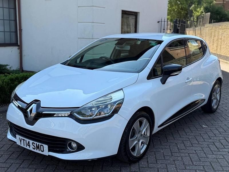 Used Renault Clio IV Dynamique 90 HP (66 kW) 2014 Red Hatchback