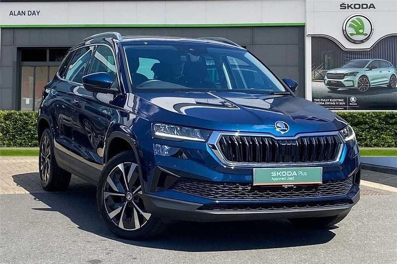 Petrol blue metallic Used 2022 Skoda Karoq SE L SUV | £18,285 (Fair price) - Image 1/4