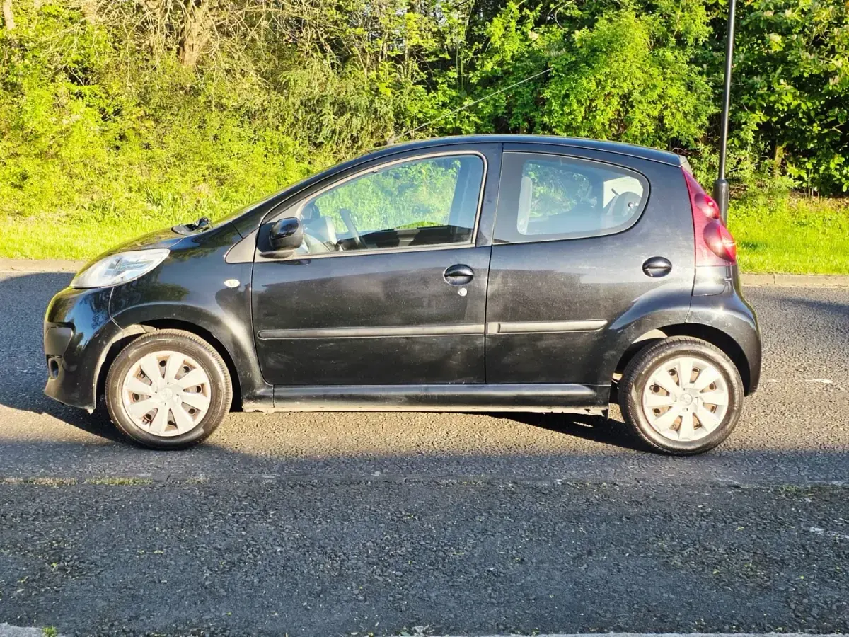 Second-hand Peugeot 107 Active 68 CP (50 kW) 2012 Negru Hatchback